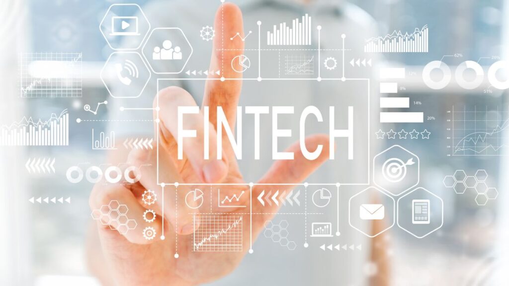 Robo-Advisors Vs. Human Experts: Is Fintech Replacing Financial Advisors?